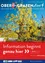 Ein Poster zeigt einen Baum mit gelben Blüten vor blauem Himmel. Darunter steht 'Information beginnt genau hier' und 'Die Bienen summen in Ober-Grafendorf'. Das Poster hat einen roten Rand.