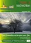 Amtliche Mitteilung vom Dezember 2025 mit einer verschneiten Landschaft. Das Bild zeigt einen mit Schnee bedeckten Baum vor einem bewölkten Himmel. Eine Nachricht lautet 'Frohes Weihnachtsfest und ein gutes neues Jahr.' Bildnachweis Ferdinand Kogler.