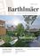 Titelbild der Zeitschrift 'Barthlmaer', die eine neue Wohnanlage zeigt. Die Zeitschrift ist für die Gemeinde Sankt Bartholoma. Das Bild zeigt einen Garten mit einem Gehweg, einem Haus und Leuten, die auf einer Bank sitzen.