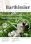 Eine Gartenzeitschrift mit dem Titel 'Barthlmäer' präsentiert einen Artikel über insektenfreundliche Gartengestaltung. Das Bild zeigt einen Gießkannen in einem Garten mit weißen Blumen und betont Schönheit und Insektenfreundlichkeit.