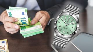 Eine Person, die einen Stapel von 100 Euro-Banknoten hält, eine silberne Armbanduhr mit grünem Zifferblatt befindet sich auf der rechten Seite.
