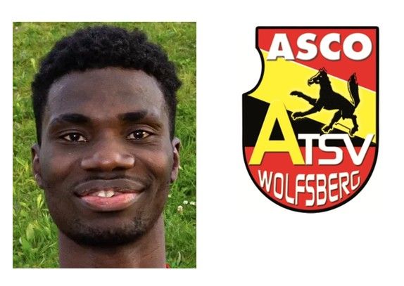 Ein Foto eines lächelnden Mannes mit einem grasigen Hintergrund und einem Logo für ASV Wolfsberg auf der rechten Seite.
