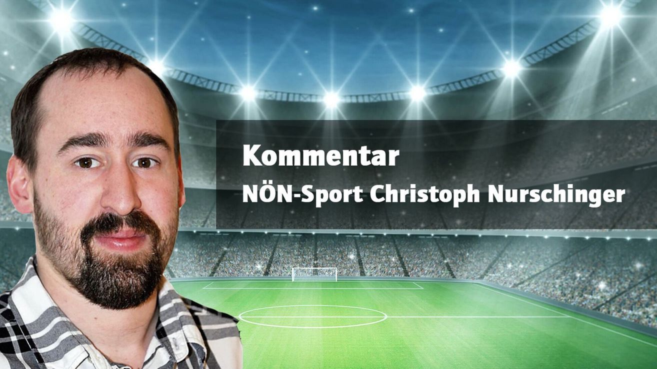 Ein Mann mit Bart und Schnurrbart steht vor einem Fußballfeld. Das Feld ist von einem Stadion mit vielen Zuschauern umgeben. Das Bild hat Text, der 'Kommentar NON-Sport Christoph Nu' lautet.