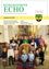 Echo, das Gemeindeblatt von Weikersdorf, präsentiert Neuigkeiten, Statistiken, Kindergarten-Updates und Volksschule-Nachrichten. Das Titelbild zeigt eine Gruppe von Erwachsenen und Kindern in traditioneller Kleidung, die in einer Kirche posieren, mit einer Statue von Jesus Christus im Hintergrund.