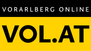 Ein gelbes und schwarzes Bild zeigt den Wort VOL.AT prominent in großen schwarzen Buchstaben. Darunter steht in weißen Buchstaben VORARLBERG ONLINE.
