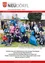 Das Bild zeigt eine Gruppe von Kindern und Jugendlichen, die an einer Gemeinschaftsreinigung teilnehmen, wobei sie Säcke halten und lächeln. Der Text ist auf Deutsch und enthält das Wort 'Flurreinigung', was 'Korridorreinigung' bedeutet. Das Foto wurde drinnen aufgenommen, wobei die Teilnehmer stehen oder auf dem Boden sitzen.