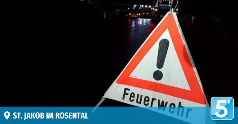 Ein Feuerwarnschild ist im Rosental-Bereich angebracht. Das Schild ist dreieckig, mit einem schwarzen Ausrufezeichen und den Worten 'Feuerwehr' in Weiß. Der Hintergrund ist dunkel.