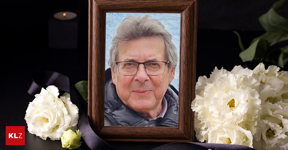 Ein Mann mit Brille und Jacke steht vor einem blauen Hintergrund. Der Bilderrahmen ist aus Holz. Auf beiden Seiten des Rahmens befinden sich Blumen.