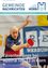 Ein Mann spielt Tischtennis mit einem roten Schläger und trifft einen weißen Ball. Das Bild zeigt einen Banner mit Text und Logos im Hintergrund, und das Bild ist Teil einer Januar/Februar 2022 Nachrichtenpublikation.