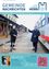 Zwei Männer stehen auf einem Bahnsteigen neben einem Zug, einer zeigt darauf. Das Bild ist Teil des Gemeinde Horn Newsletters.