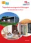 Ein Plakat für Tagesbetreuungseinrichtungen für Kleinkinder in Horn zeigt ein modernes Gebäude, ein gemütliches Interieur und Spielzeug. Das Gebäude hat ein sechseckiges Muster und Glasfenster, während das Interieur ein Kinderbett mit Plüschtieren zeigt. Ein Kinderwagen und ein Tisch mit Spielzeug sind ebenfalls zu sehen.
