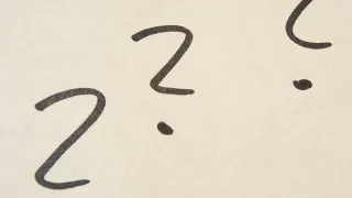 Ein weißes Blatt mit einer schwarzen 2 und einem Fragezeichen darüber.