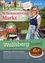 Werbeplakat für Schonsonntag im Markt Wolfsberg mit einer lächelnden Frau in traditioneller Kleidung. Termine: 5.-7. Juni 2026. Miriam ist die Marktprinzessin. Website: www.wolfsberg.at. Foto: Luca Tardivondeau.