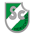 Das Logo des SC Hörsching zeigt einen gespaltenen Schild in Grün und Weiß mit den Buchstaben SC in Grau und dem Namen Hörsching in Grün darunter.