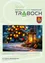 Eine Werbung für Madstein Stadthof Timmersdort. Eine Laterne mit einer brennenden Kerze und Weihnachtsdekoration auf einem Tisch. Hinter der Laterne steht ein mit Lichtern geschmückter Weihnachtsbaum.