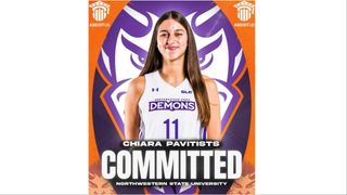 Chiara Pavitists, im Demons-Trikot, lächelt für die Kamera. Sie ist verpflichtet zur Northwestern State University.