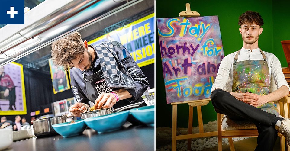 Ein Koch bereitet Lebensmittel in Schüsseln auf einem Tisch zu. Ein Künstler sitzt mit einer besprühten Leinwand mit dem Titel 'Bleib hungrig für Kunst und Essen.'