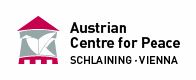 Das Logo des österreichischen Zentrums für Frieden wird gezeigt. Es zeigt einen Turm mit einem Herz und einem offenen Buch vor weißem Hintergrund. Der Text lautet 'Österreichisches Zentrum für Frieden' mit dem Ort 'SchlaINING. WIEN' darunter.