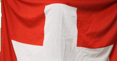 Eine rote Flagge mit einem weißen Kreuz in der Mitte, typisch für die Schweizer Nationalflagge.
