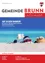 Ein Zeitschriftencover mit einer Person, die am Strand liest, mit einem Korb und Meereshintergrund. Der Titel lautet Gemeinde Brunn informiert Auf in den Sommer.