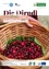 Eine Hand hält einen Korb aus Weide geflochten, gefüllt mit roten Beeren und grünen Blättern obenauf. Das Titelbild der Zeitschrift zeigt Die Dirndl MARKE & IDENTITÄT im Pielachtal dem Dirndltal.