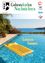 Ein Zeitschriftencover mit einem Swimmingpool, einem gelben Luftbett und Blick auf das Meer. Der Titel 'Schönen Sommer' ist in Deutsch.