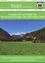 Eine grüne Landschaft mit einer Bergkette im Hintergrund und einem üppigen grünen Feld im Vordergrund. Der Titel lautet 'Trockenhheit und Hitze als Herausforderungen des Sommers 2026'.