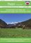 Eine grüne Landschaft mit einer Bergkette im Hintergrund und einem üppigen grünen Feld im Vordergrund. Der Titel lautet 'Trockenhheit und Hitze als Herausforderungen des Sommers 2026'.