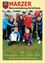 Eine Gruppe junger Jungen in Sportkleidung, die einen Pokal halten und für ein Foto auf einem Rasenfeld mit gelbem Hintergrund posieren.