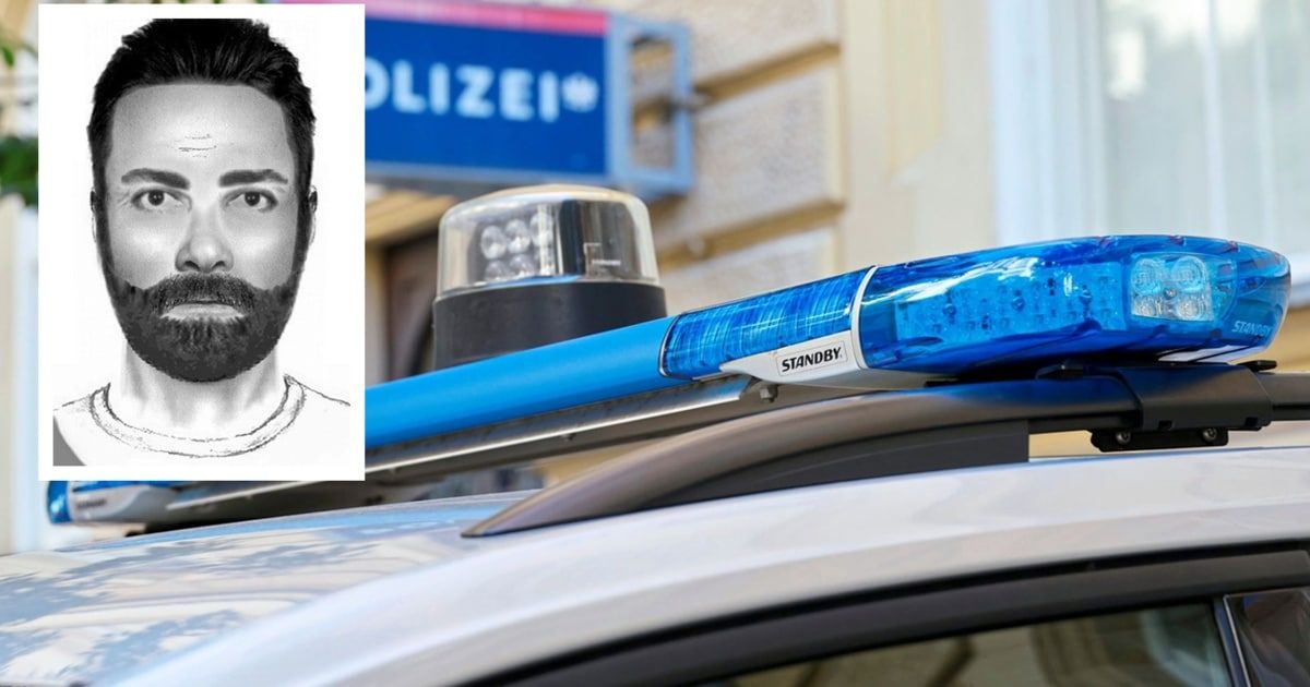 Ein Schwarz-Weiß-Foto eines Mannes mit Bart und Schnurrbart neben einem Polizeiauto mit einer blauen Lichtleiste, die 'STANDBY' beschriftet ist.