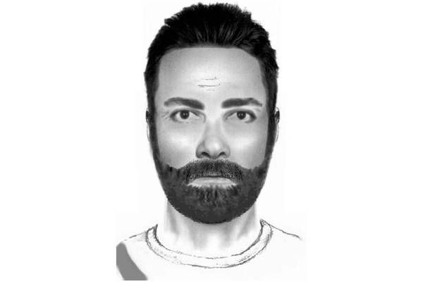 Eine Schwarz-Weiß-Zeichnung eines Mannes mit Bart und Schnurrbart, der direkt in die Kamera schaut.