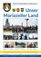 Plakat für das Mariazeller Land Kulturfestival mit einer Gruppe von Menschen in formeller Kleidung, einer Stadtsilhouette und verschiedenen Landschaftsaufnahmen. Das Plakat enthält Logos und Text in Deutsch.