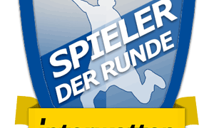 Ein blaues Schildlogo mit einer Person, die in einer Silhouette läuft. Die Worte 'SPIELER DER RUNDE' sind in Weiß auf blauem Hintergrund geschrieben. Unter dem Schild steht das Wort 'interwetten' in Gelb.