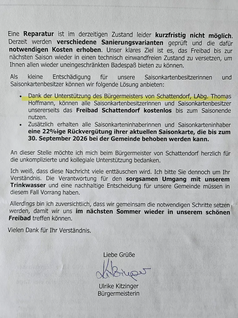 A document with text in German discussing the maintenance of a public swimming pool, including compensation for season card holders and a thank you note to the mayor.