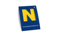 Eine blaue Karte mit einem gelben Buchstaben 'N' und dem Text 'Niedersachsen' darunter. Die Karte hat einen weißen Rand.