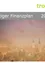 Eine neblige Stadtlandschaft mit einem nebligen Himmel und einem Kirchturm in der Ferne. Das Bild trägt den Titel '2026 - Langfristiger Finanzplan'.