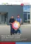 Zwei Männer stehen vor einem Gebäude, einer hält ein Schild mit der Aufschrift 'Industriegebiet Hornstein'.