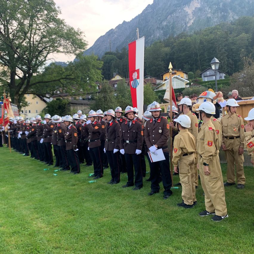 Bild enthält, People, Person, Military, Machine, Wheel, Officer