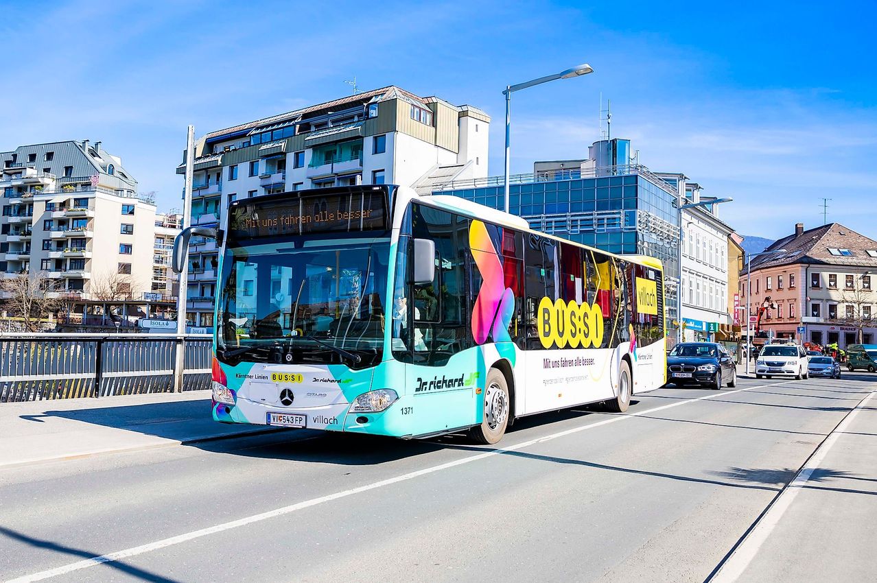 Bild enthält, Bus, Transportation, Vehicle, Car, Person