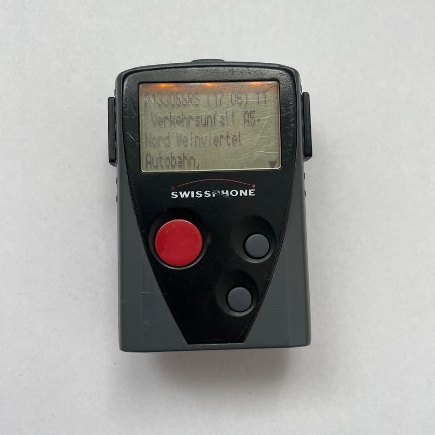 Bild enthält, Computer Hardware, Electronics, Hardware, Monitor, Screen, Electrical Device, Switch