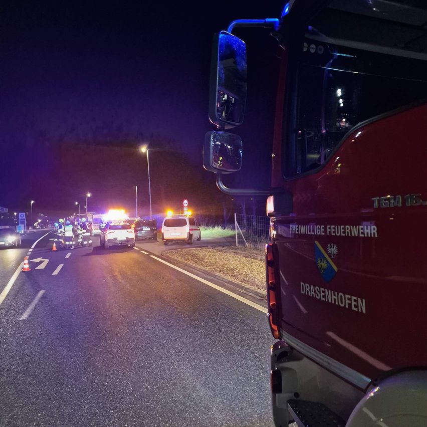 Bild enthält, Road, Car, Transportation, Vehicle, Tarmac, Urban