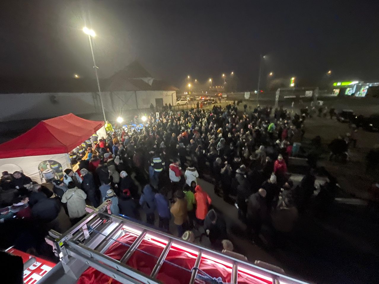 Bild enthält, People, Person, Crowd, Urban