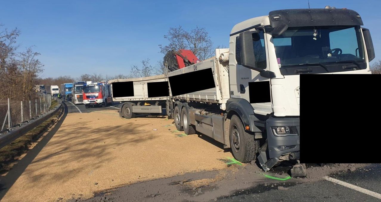 Bild enthält, Flat Bed Truck, Transportation, Truck, Vehicle, Machine, Wheel