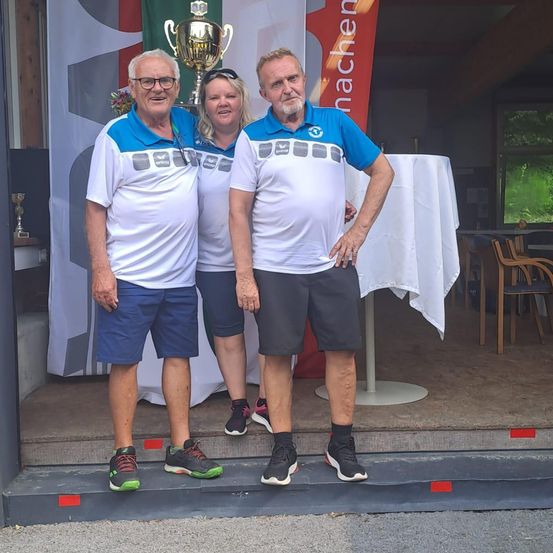 Bild enthält, Shorts, T-Shirt, People, Person, Portrait, Pants, Shoe, Adult, Male, Man