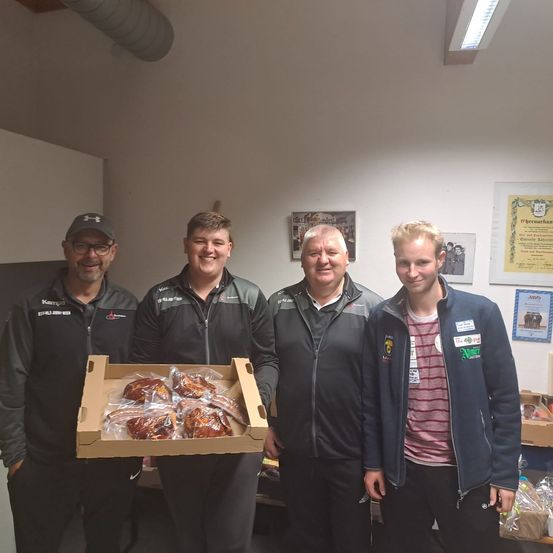 Bild enthält, Coat, Jacket, Person, Photography, Portrait, People, Pants, Adult, Male, Man