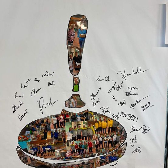 Bild enthält, Art, Text, Person, Face, Head