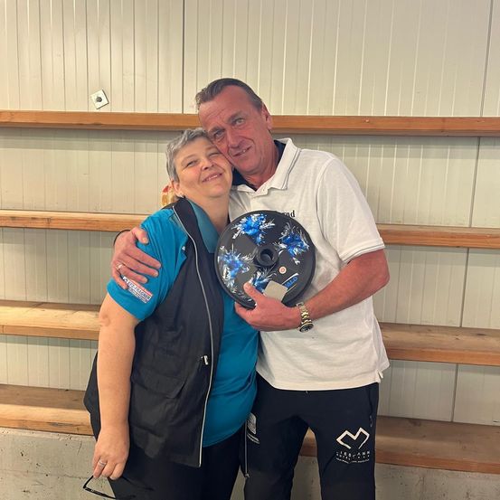 Bild enthält, Person, Photography, Portrait, Blouse, Pants, Coat, Jacket, T-Shirt, Blazer, Man