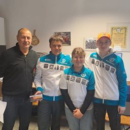 Bild enthält, Pants, T-Shirt, Person, Photography, Portrait, Jeans, People, Shirt, Adult, Man