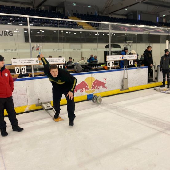 Bild enthält, Ice Skating, Ice Skating Dancing, Person, Adult, Male, Man, Shoe, Coat, Glove, Jacket
