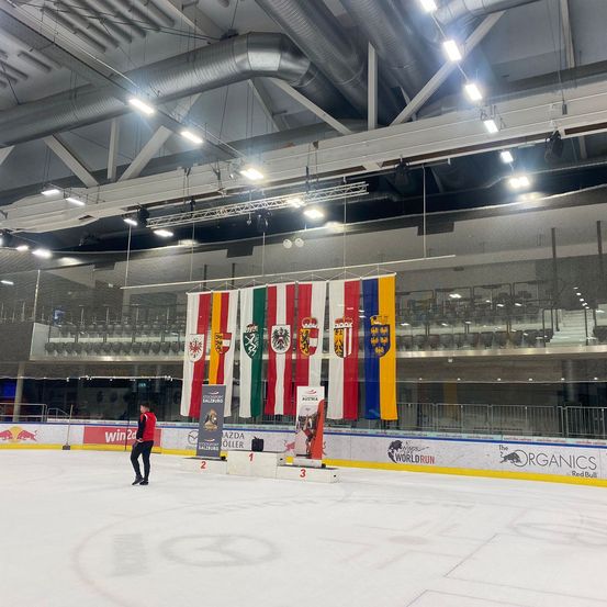 Bild enthält, Architecture, Building, Person, Rink, Skating, Sport